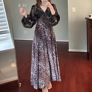 Long sleeve midi dress with velvet animal print